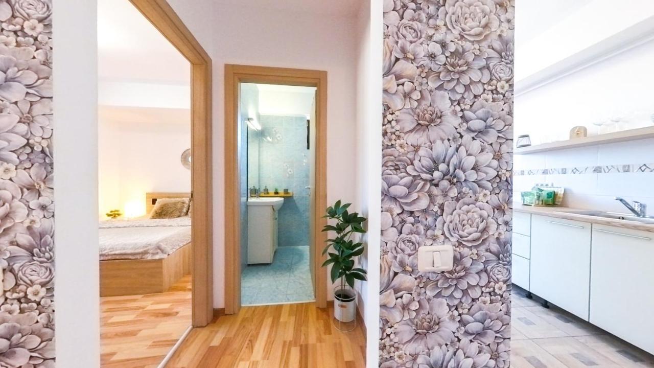 Old Town Flowery Apartment บูคาเรสต์ ภายนอก รูปภาพ