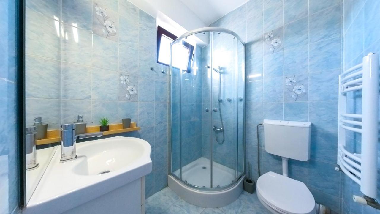 Old Town Flowery Apartment บูคาเรสต์ ภายนอก รูปภาพ